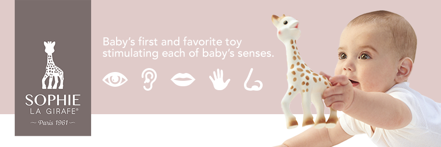 Bebis som håller en Sophie la Girafe i handen med texten "Baby´s first and favourite toy stimulating  each of baby´s senses".